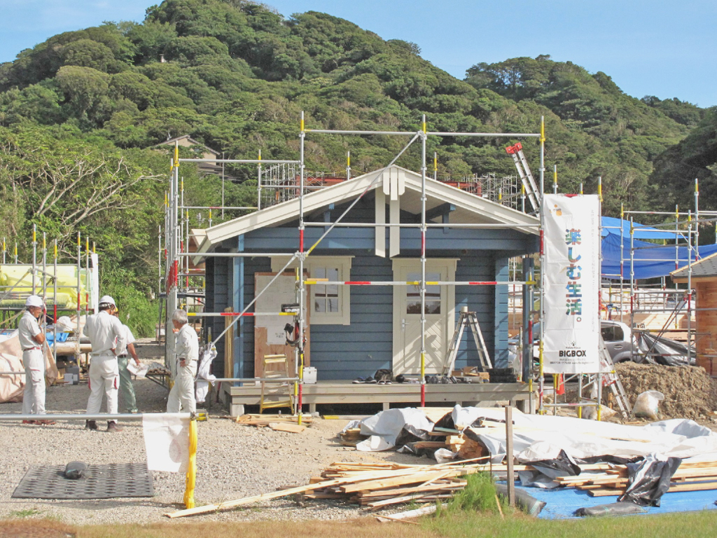 台風竜巻に負けずミニ建設