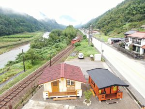 ミニログと列車と青野山