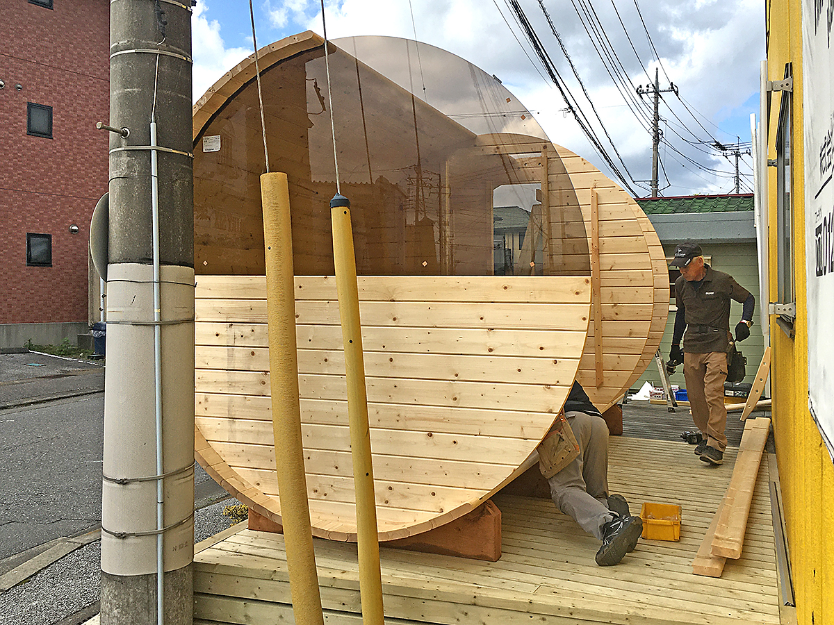 バレル型サウナ小屋組立！ ｜ ログハウスのビックボックス