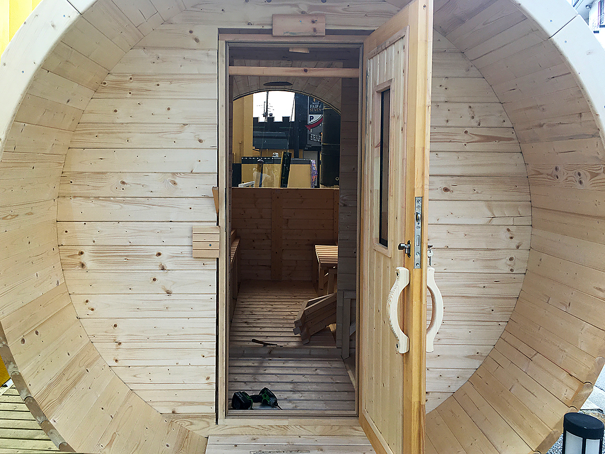 バレル型サウナ小屋組立！ ｜ ログハウスのビックボックス