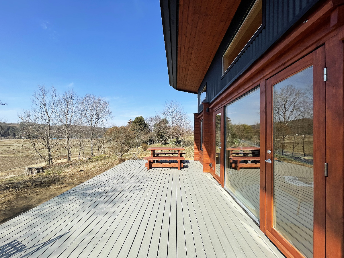 里山の絶景平屋ログハウスが完成