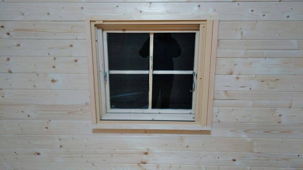 ログハウス網戸工事